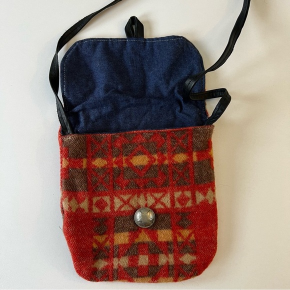 Wool Crossbody Bag Native American-inspired pattern - Picture 4 of 7
